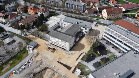 Izgradnja zunanjih površin med šolama (8)